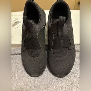 Nike Women’s Black Slip-On Sneakers Size 7 New